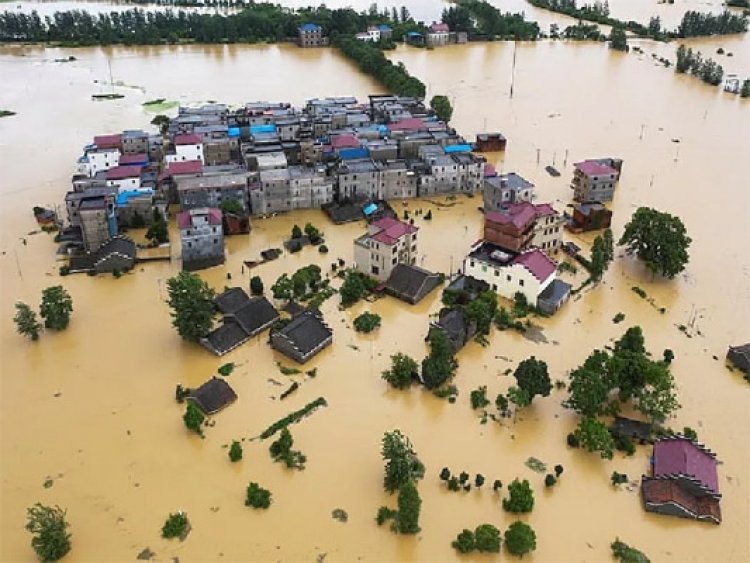 बाढ़ से मची तबाही, मकान व फसलें बर्बाद, 5 लाख से ज्यादा लोग भोजन-पानी को तरसे