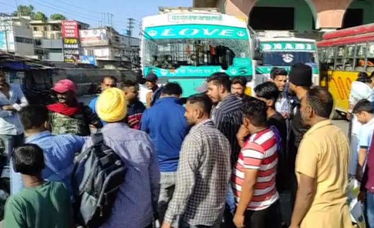 पंजाबः युवक ने की बस की तोड़फोड़, अंदर बैठी सवारियां घबराई