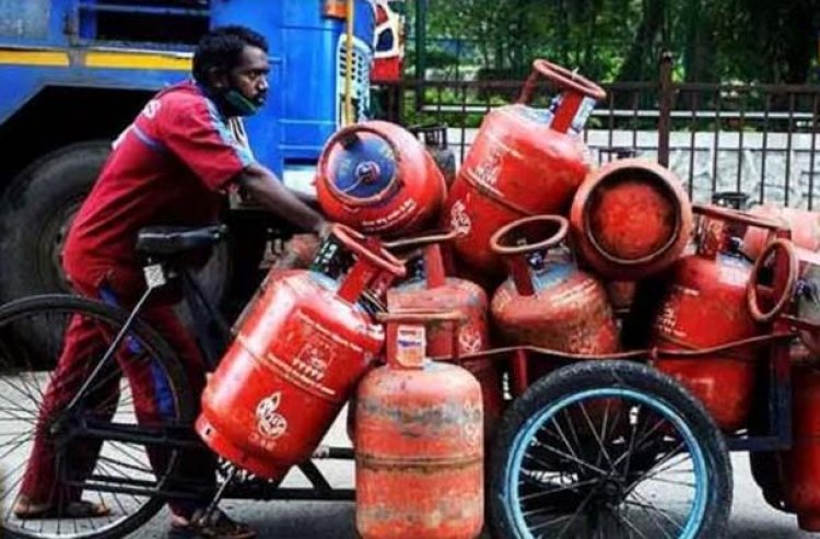 राहतः LPG Cylinder की कीमतों में हुई कटौती, जाने कितने रुपए हुआ सस्ता