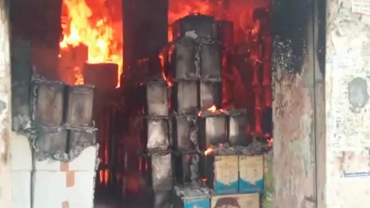 पंजाबः ड्राई फ्रूट के गोदाम में लगी भीषण आग, लाखों का सामान जलकर राख...