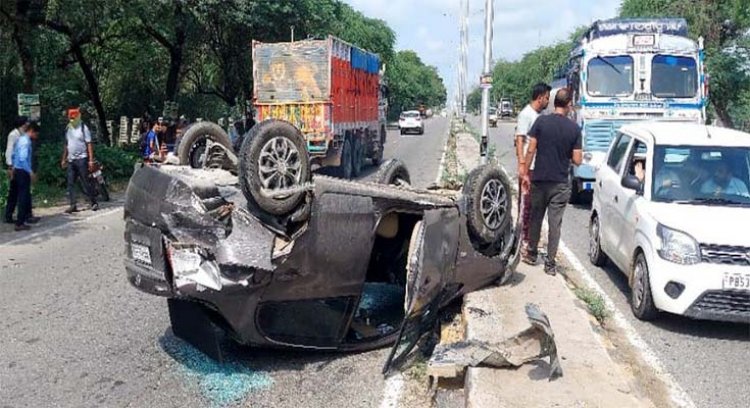 पंजाबः दर्दनाक सड़क हादसे में 2 छात्राें की माैत, 4 घायल