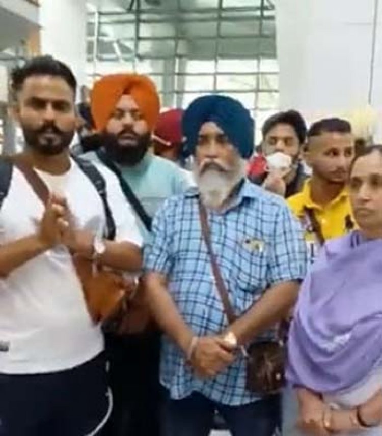 Canada जाने वाले पंजाबी पैसेंजर्स को दिल्ली पर छोड़ रवाना हुई फ्लाइट, जमकर हुआ हंगामा, देखें वीडियो