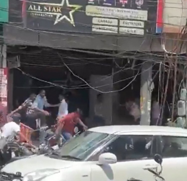 पंजाबः आईलेट्स सेंटर के बाहर चली तलवारें, 25 युवकों ने तेजधार हथियारों के साथ 2 युवकों को किया घायल, देखें तस्वीरें