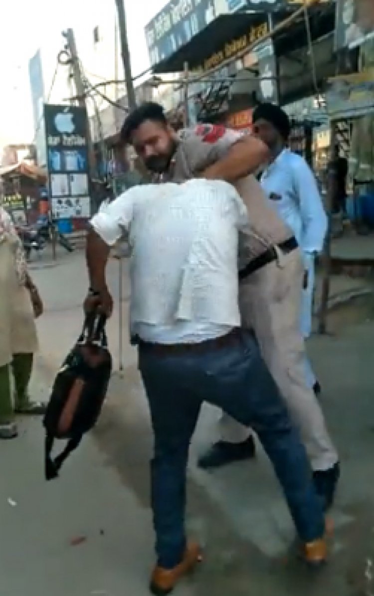 पंजाबः पुलिस कर्मी ने सरेआम पीआरटीसी कर्मी को जड़े थप्पड़, देखें वीडियो