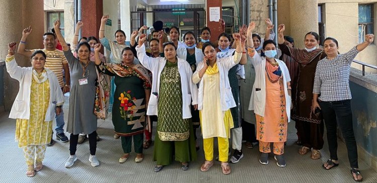 जालंधरः सिविल अस्पताल में फिर गरमाया मामला, महिला ने नर्स को जड़ा थप्पड़, हड़ताल पर गया स्टाफ