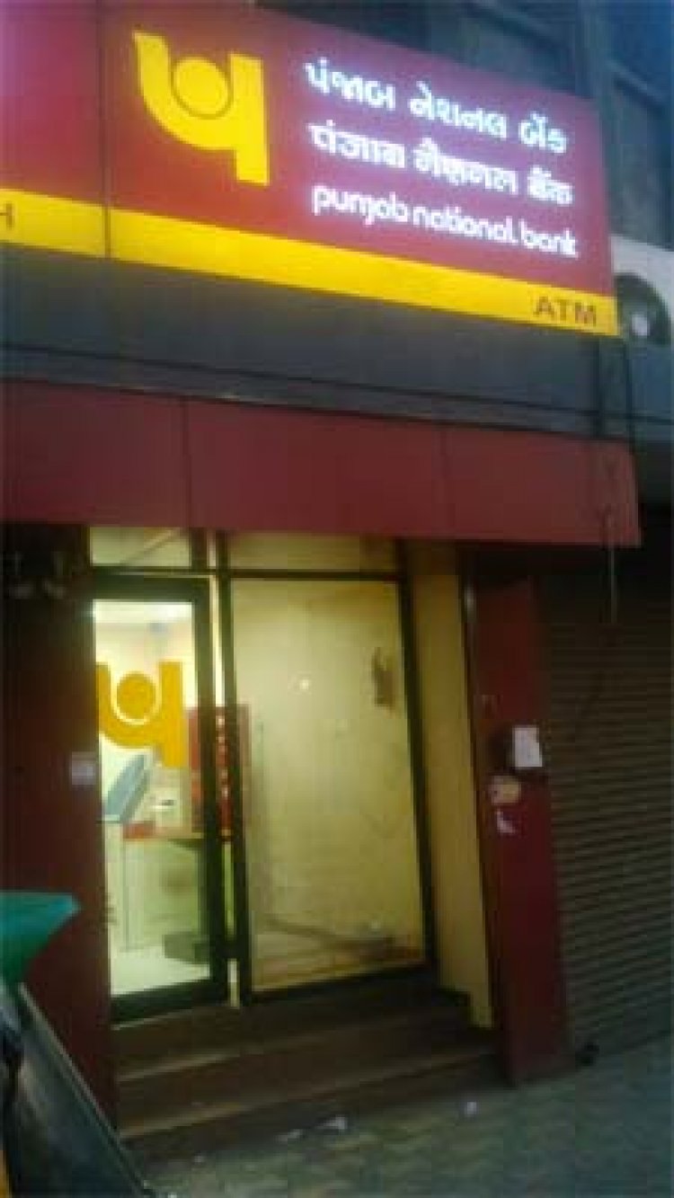 पंजाबः Punjab National Bank का ATM में लूटने आए लुटेरों ने चलाई गोलियां