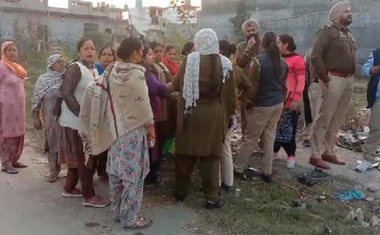 पंजाबः अधिकारियों और गांव के लोगों में हुई बहस, माहौल तनावपूर्ण 