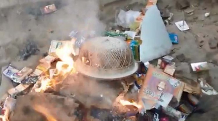 जालंधरः GTB Chowk के समीप लगे पान, बीड़ी के खोखे में हुई तोड़फोड़ और समान जलाने की वीडियो आई सामने 