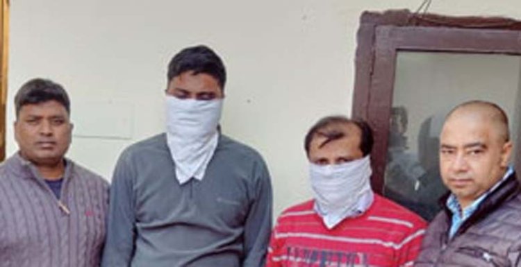 पंजाबः 5 लाख रुपए रिश्वत लेते Excise और Taxation Department के दो वरिष्ठ अधिकारी गिरफ्तार 