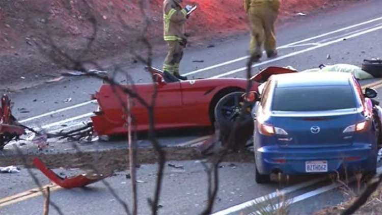 भयानक सड़क हादसा! दो टुकड़ों में बंट गई Ferrari कार, उछलकर गिरा ड्राइवर