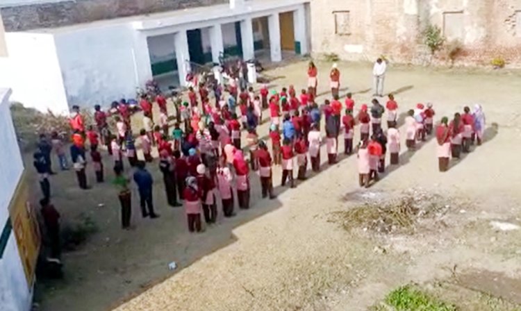 सरकारी स्कूल में कराई जा रही प्रार्थना को लेकर दर्ज हुआ केस, हिंदू संगठनों ने की शिकायत