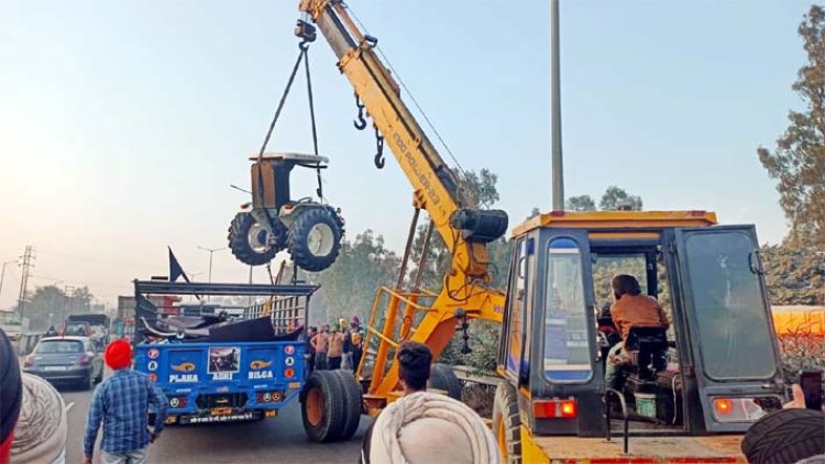 पंजाबः दो ट्रैक्टरों की भयानक टक्कर में वाहनों के उड़े परखच्चे