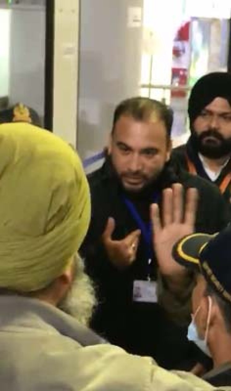 पंजाबः एयरपोर्ट पर हुआ जमकर हंगामा, देखें वीडियो