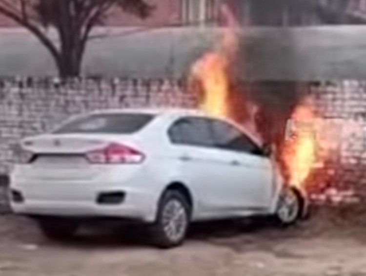पंजाब: पार्किंग में खड़ी कार में लगी आग...