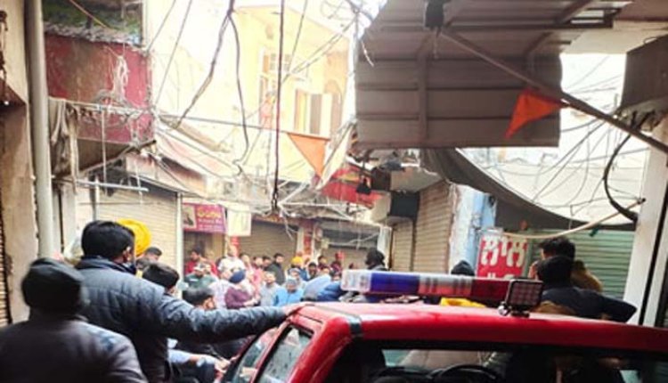 पंजाबः रेडीमेड कपड़ों की दुकान में लगी आग