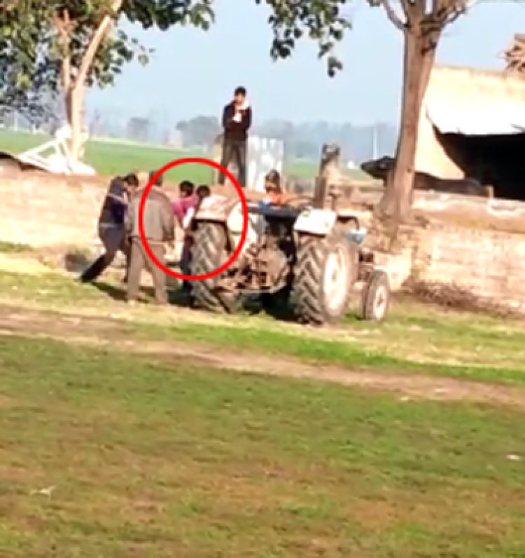 खेत में चप्पल उठाने गए बच्चे की बेरहमी से पिटाई, वीडियो वायरल