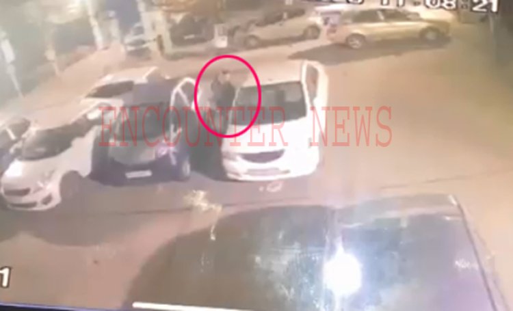 घर के बाहर से 38 सेकेंड में कार ले फरार हुए चोर, देखें CCTV 