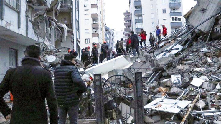 भीषण तबाही के बीच फिर लगे भूकंप के झटके, 4300 से अधिक लोगों की हो चुकी मौत