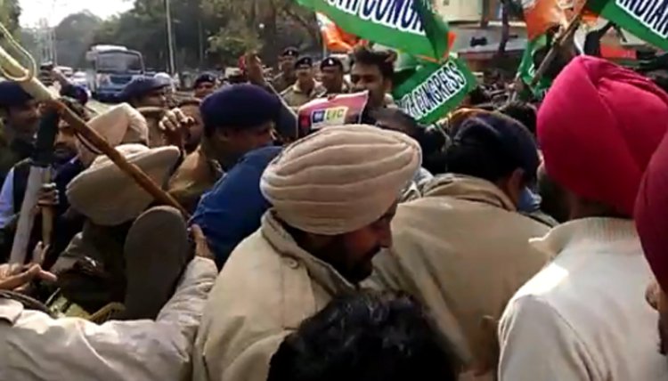 यूथ कांग्रेस का केंद्र सरकार के खिलाफ प्रदर्शन, भारी पुलिस फोर्स तैनात, देखें वीडियो
