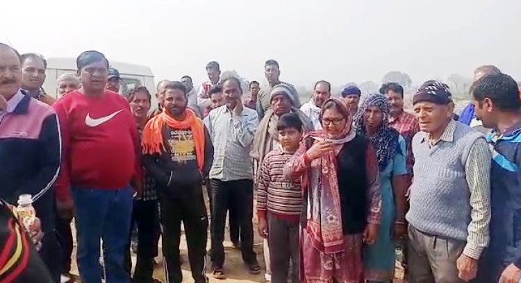 क्रैशर को लेकर धर्मपुर के गांववासियों ने किया विरोध, डीसी को बताई समस्या