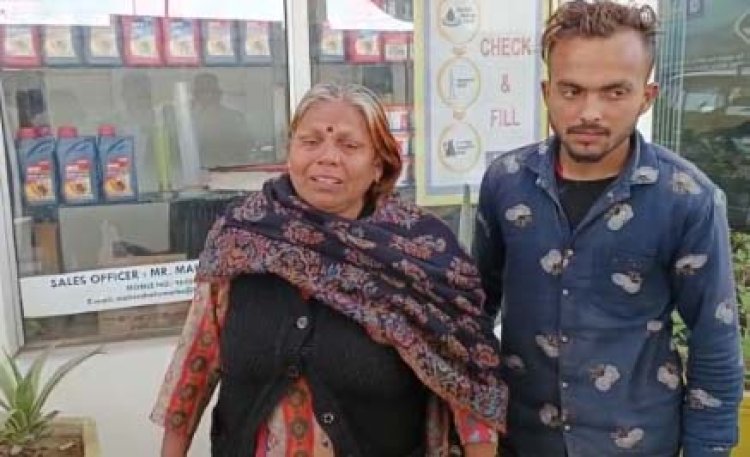 फगवाड़ाः महिला का ATM Card बदलकर नौसरबाज ने ठगे 6 लाख रुपए, देखें वीडियो