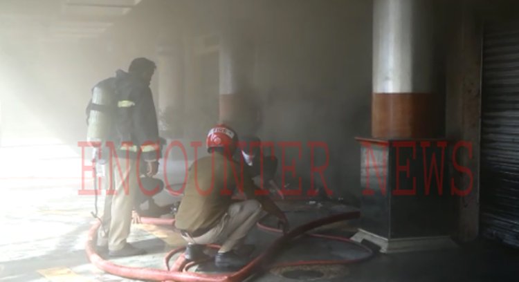 गोदाम में लगी भीषण आग, मौके पर पहुंची फायर बिग्रेड की 3 गाड़ियां, देखें वीडियो
