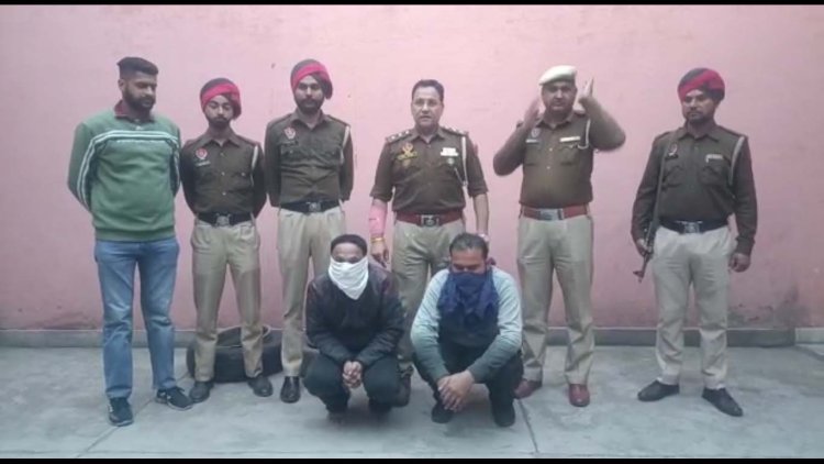 पंजाब : नाका तोड़कर भागे दो नशा तस्करों को पुलिस ने किया काबू, चूरा पोस्त और हेरोइन की बरामद