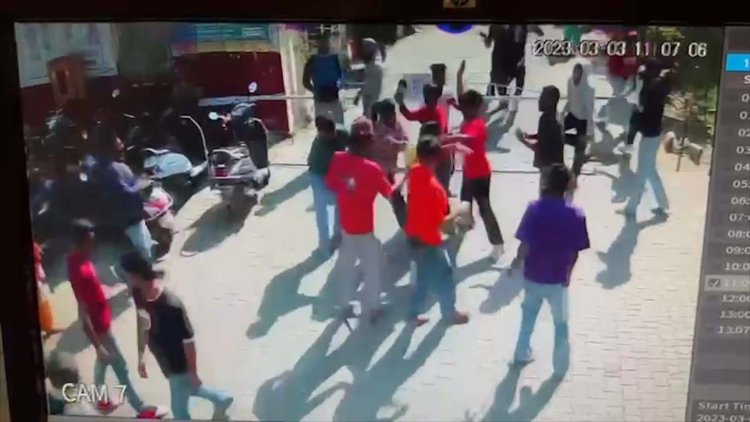 पंजाबः अस्पताल की पार्किंग में काम करने वाले दो नौजवानों पर तेज़धार हथियारों से हमला, देखें वीडियो 
