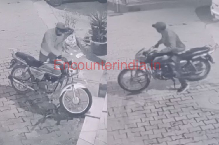 जालंधरः घर के बाहर खड़ा बाइक लेकर चोर हुए फरार, देखें CCTV