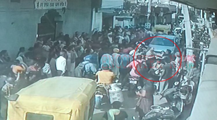 पंजाबः गेहूं की पर्ची को लेकर व्यक्ति ने बुजुर्ग महिला से की हाथापाई, देखें CCTV 
