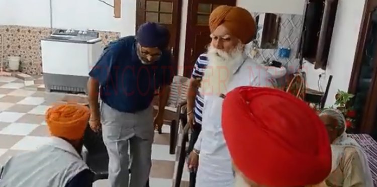 पंजाबः अमृतपाल सिंह के माता-पिता से मिले सांसद के बेटे ईमान सिंह मान, देखें वीडियो
