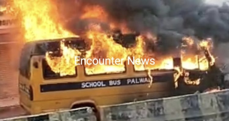 बड़ी खबर : छात्रों से भरी स्कूल बस में लगी भीषण आग