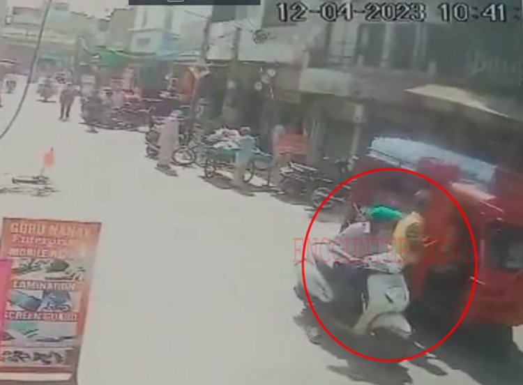 जालंधरः एक्टिवा सवार युवकों ने कोल्ड ड्रिंक कंपनी की गाड़ी से चुराई पेटियां, देखें CCTV