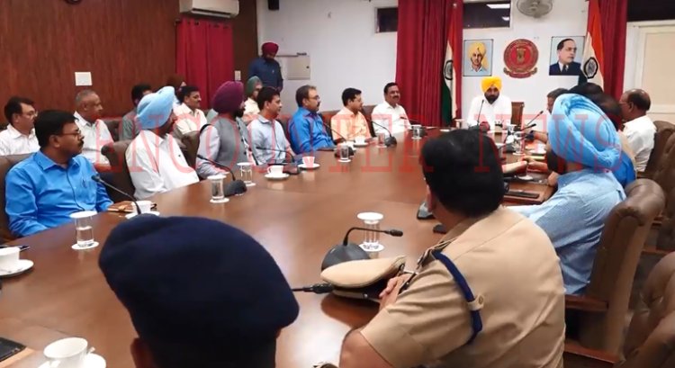 पंजाबः CM मान की पुलिस अधिकारियों के साथ बैठक खत्म होने के बाद DGP का आया बयान, देखें वीडियो 