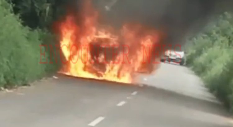 होशियारपुरः कार को लगी भयानक आग, जलकर हुई राख, देखें वीडियो