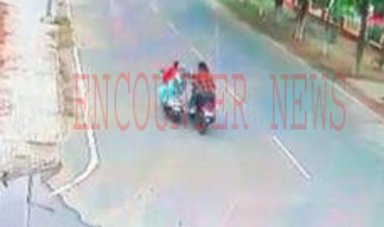 कपूरथलाः बाइक सवार लुटेरे एक्टिवा पर जा रही महिला की बालियां छीनकर हुए फरार, देखें CCTV