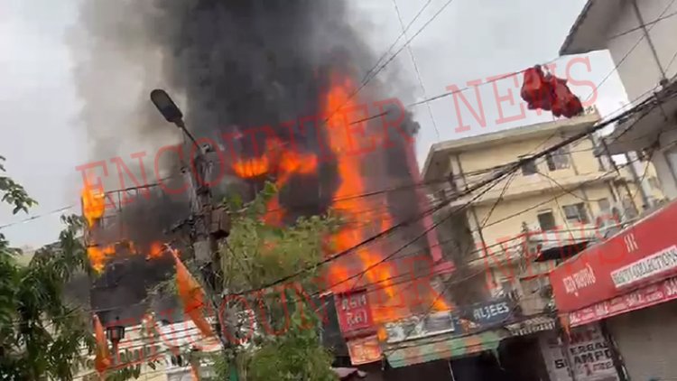 लाजपत नगर के सेंट्रल मार्केट की दुकान में लगी भीषण आग, देखें वीडियो