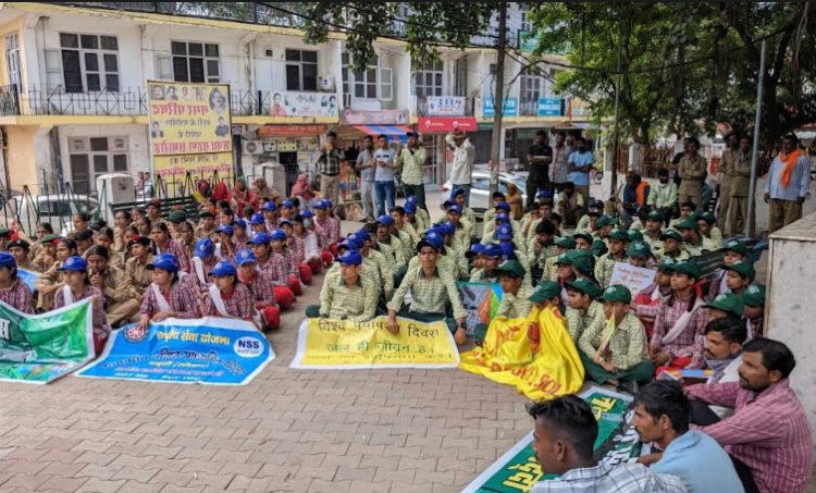 रावमा पाठशाला के बच्चों ने निकाली बददी शहर में विशाल रैली