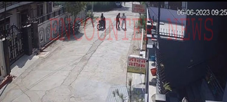जालंधरः तहसील के बाहर  लुटेरों ने दिया वारदात को अंजाम, घटना CCTV में कैद