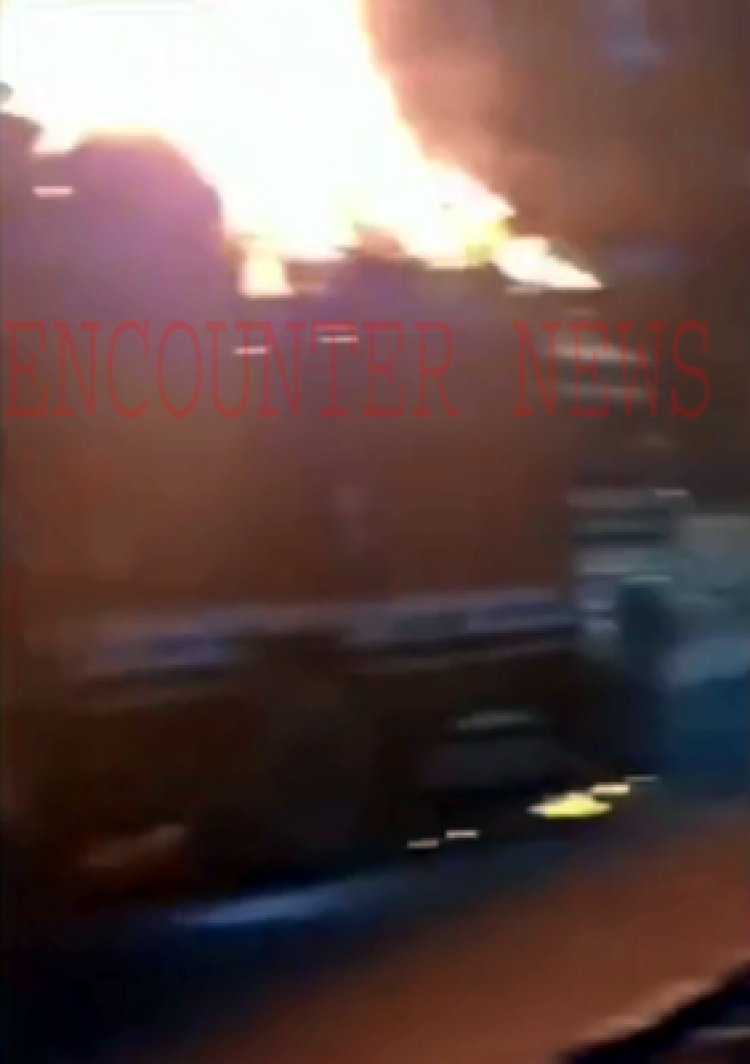 पंजाबः धू-धू कर जला राशन से लदा हुआ ट्रक, देखें वीडियो
