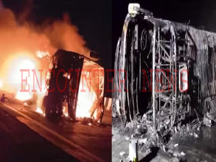 शादी में जा रही बस को लगी आग, जिंदा जले 26 यात्री, देखें वीडियो