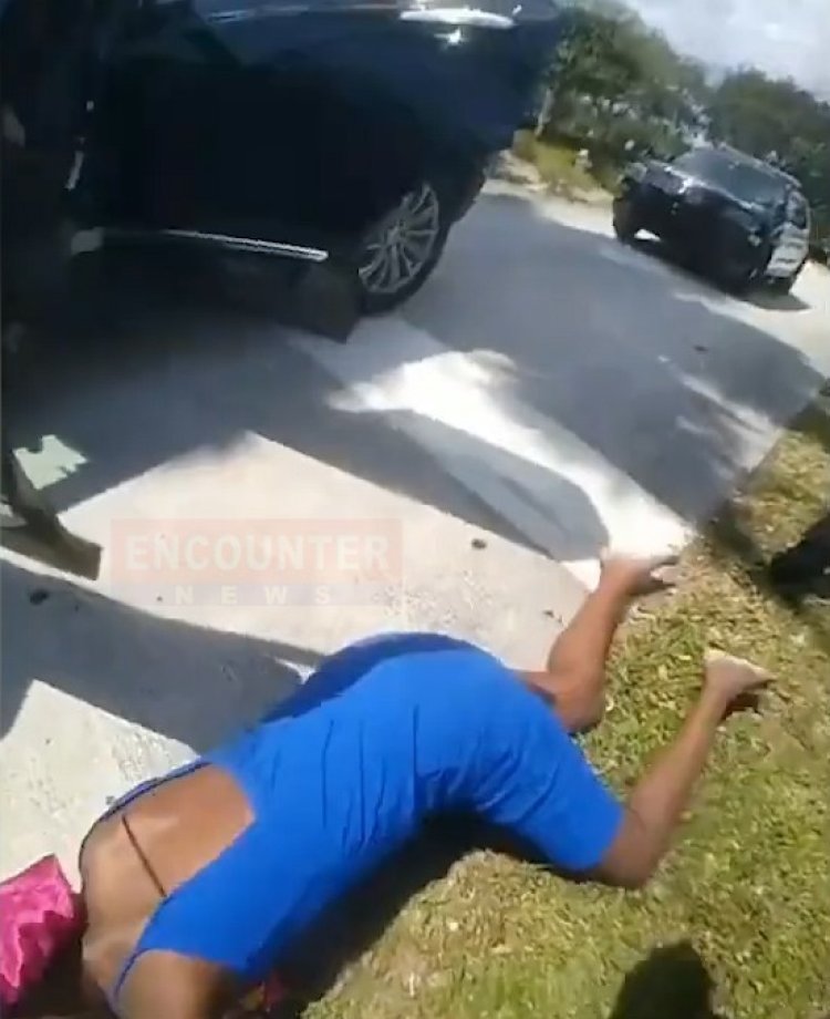 गर्भवती महिला को पुलिसकर्मी ने बेरहमी से ज़मीन पर पटका  ,चिलाती रही महिला, वीडियो वारयल