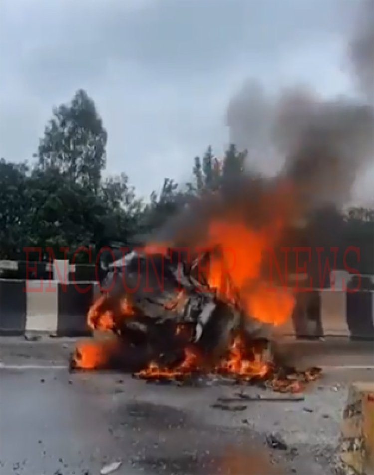 हाईवे पर ट्रक की टक्कर से कार में लगी आग, जिंदा जले 4 लोग, देखें वीडियो 