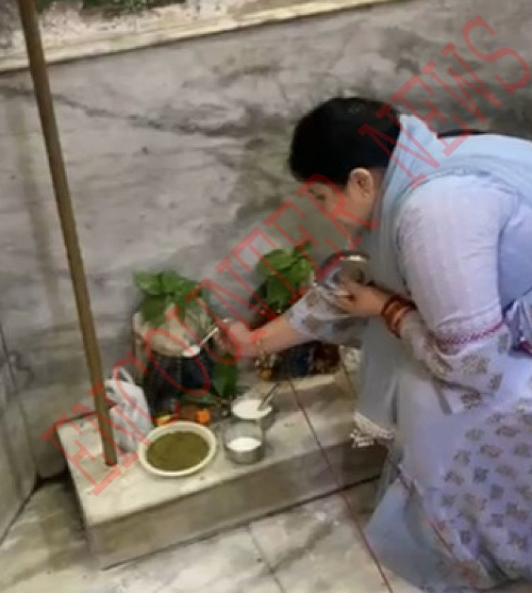 जालंधरः इस मंदिर में भगवान गणेश जी पी रहे दूध, देखें Live