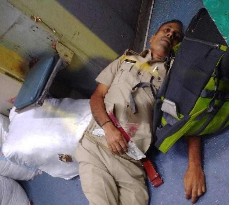 चलती ट्रेन में चली गोलियां, RPF के ASI और 3 यात्रियों की मौत