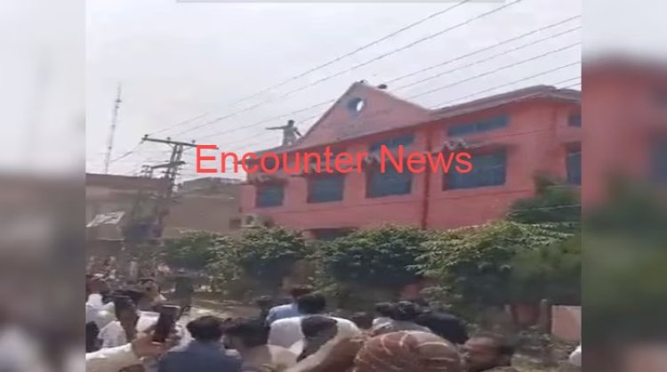 पंजाब के इस जिले में कट्टरपंथियों की भीड़ ने चर्च पर किया हमला, लगाई आग, देखें वीडियो