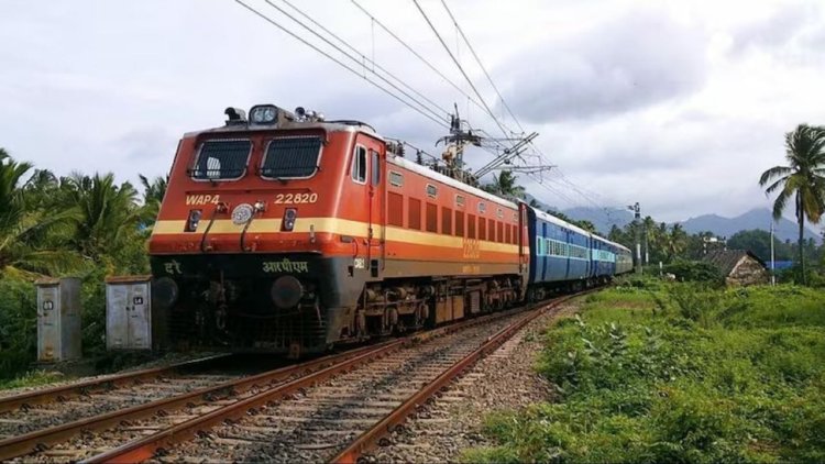 रेलवे ने 207 ट्रेनें की रद्द, कई के बदले रूट