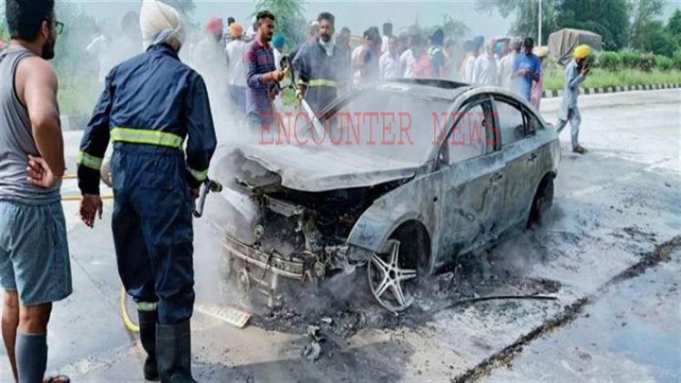 पंजाबः दोस्त के घर के बाहर खड़ी क्रूज कार को शरारती अनंसरों ने लगाई आग 