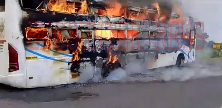 टायर फटने से सवारियों से भरी बस में लगी आग, यात्रियों में मची भगदड़, देखें वीडियो