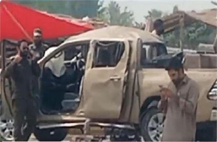 सुरक्षा बलों के वाहन में बम विस्फोट, एक की मौत, 8 घायल
